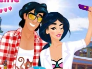 Couple Travel Selfie Online Dress-up Games on taptohit.com