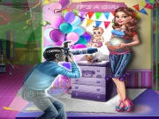 Mommy Photo Album Online Dress-up Games on taptohit.com